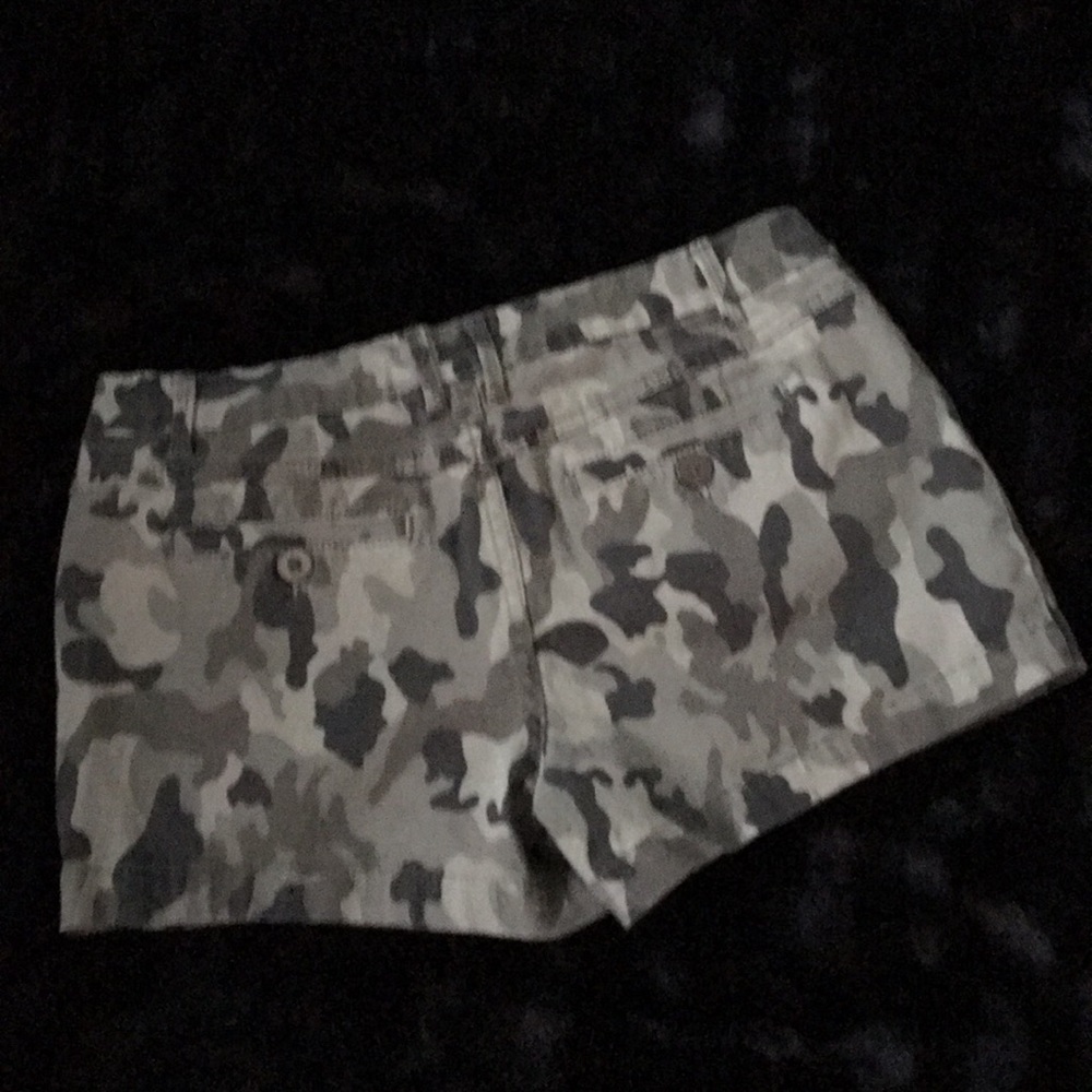 Shorts - Picture 2 of 3